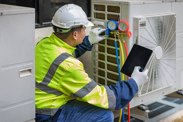 Professional Hvac technician working in Paris, MO